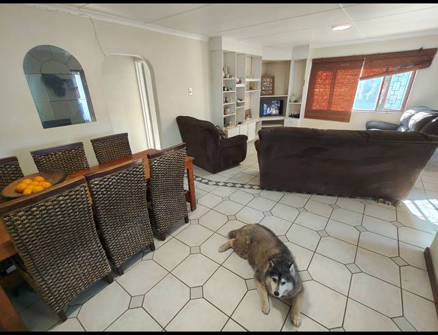 4 BEDROOM FREEHOLD FOR SALE IN CAVERSHAM GLEN